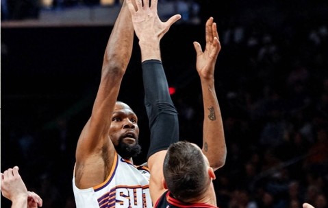 壹号娱乐-杜兰特连续七场比赛得分超过逆转，热火挑战极限！的简单介绍