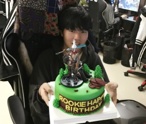 壹号-关于Rookie巅峰对决，Scout与70激战快船分钟，势不可挡胜负难料！的信息