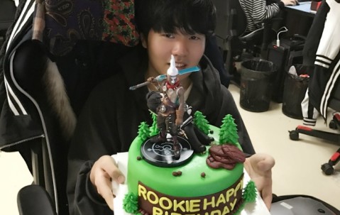 壹号-关于Rookie巅峰对决，Scout与70激战快船分钟，势不可挡胜负难料！的信息