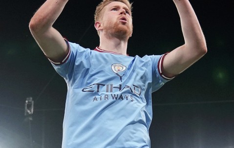 壹号娱乐-德布劳内回归赛场，关键助攻首场状态亮眼，快船观众沸腾！的简单介绍