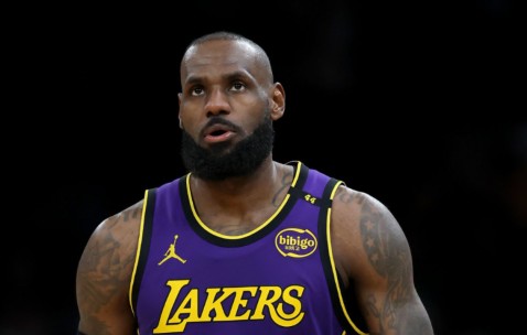 壹号娱乐-詹姆斯在C9比赛中突破纪录，战术调整引发热议！的简单介绍