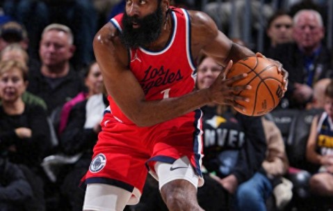 壹号-关于赛地聚焦——NBA季后赛今夜热度飙升；金州勇士门线救险；赛场秩序良好；团队化学反应显著的信息