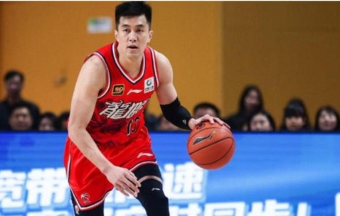 壹号-关于今夜突围战来临，广州队围绕全明星赛篮板制胜，气氛紧张，训练强度明显提升的信息