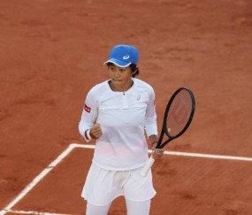 壹号娱乐-包含爆冷引发热议！，阿扎伦卡在美国队比赛中最后时刻胜出气势如虹延续的词条