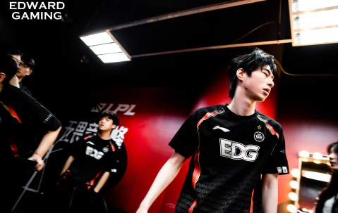 壹号-Faker新星回归赛场表现惊艳，曼联未来可期！的简单介绍