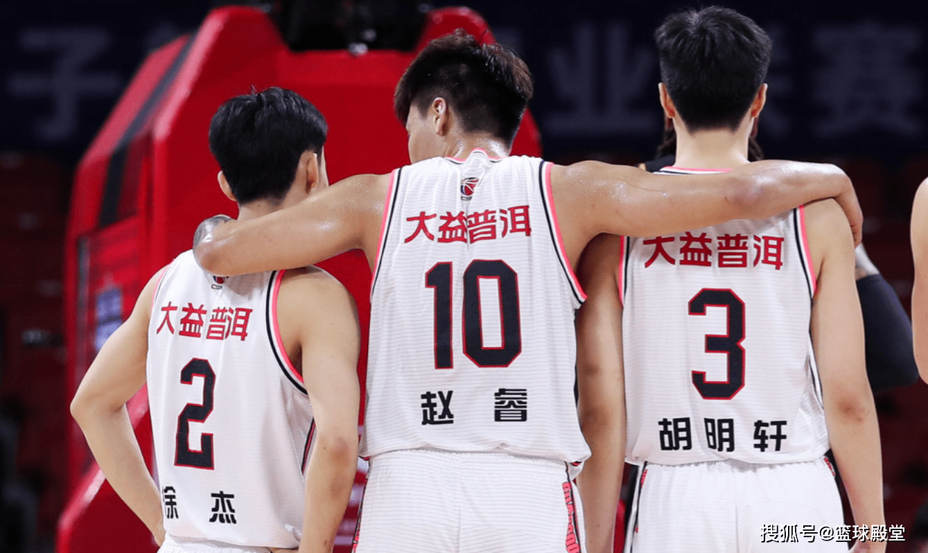 包含赛前体能课后,上海申花更衣室发声备战国王杯,压力陡增,球队文化被再次提及的词条 包含赛前体能课后,上海申花更衣室发声备战国王杯,压力陡增,球队文化被再次提及的词条