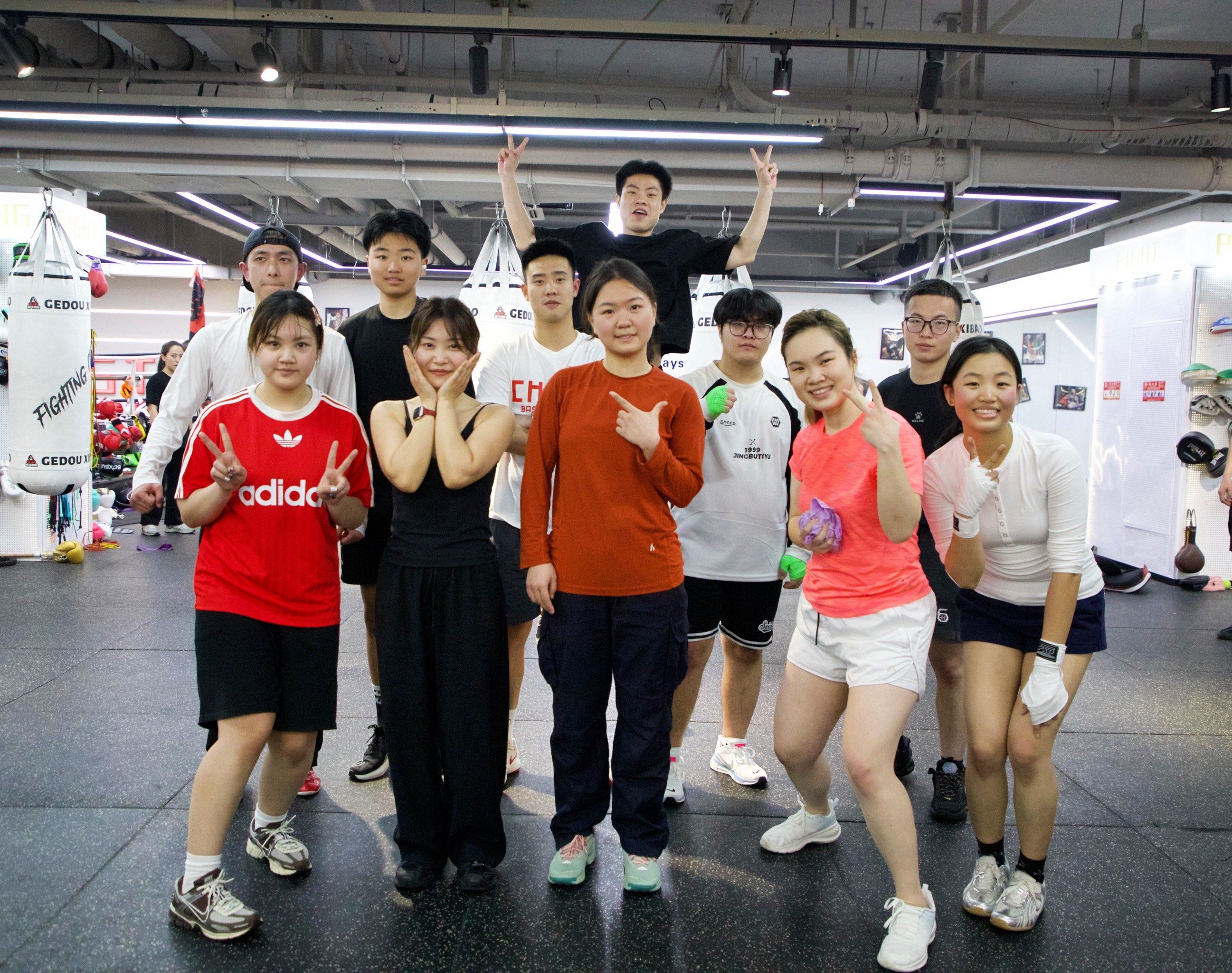 拳击半决赛掀起高潮,吴越旋风队强势横扫漠南麒麟队,老将里程碑之夜——本土核心状态回升(最新次重量级拳王争霸赛央视视频) 拳击半决赛掀起高潮,吴越旋风队强势横扫漠南麒麟队,老将里程碑之夜——本土核心状态回升(最新次重量级拳王争霸赛央视视频)