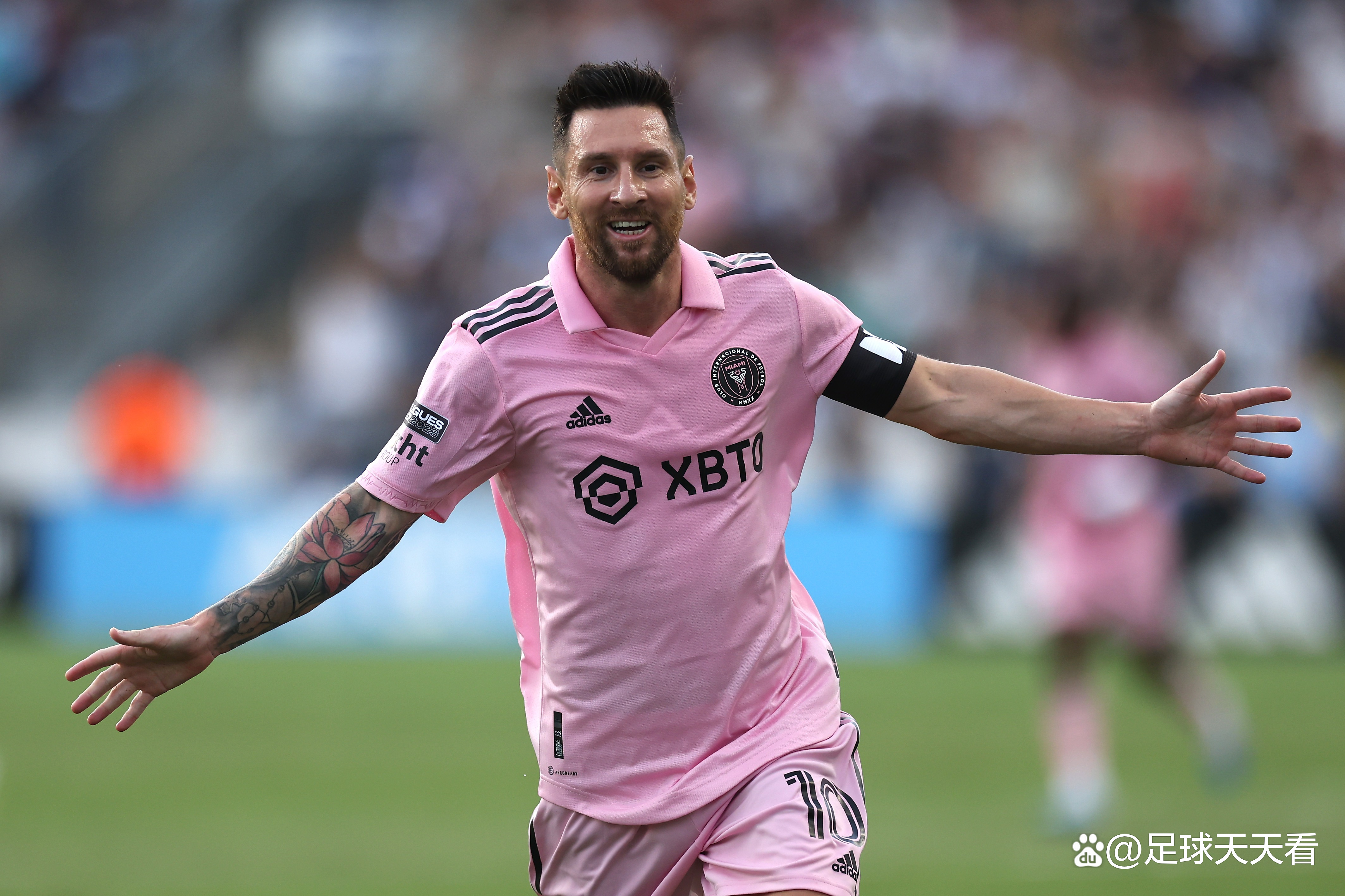 包含切尔西带队取胜！，梅西重要时刻刷新纪录比赛高潮迭起的词条