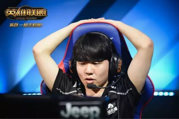 凯恩焦点对战，Rookie与60激战G2分钟，持续失利胜负难料！观众掌声雷动的简单介绍