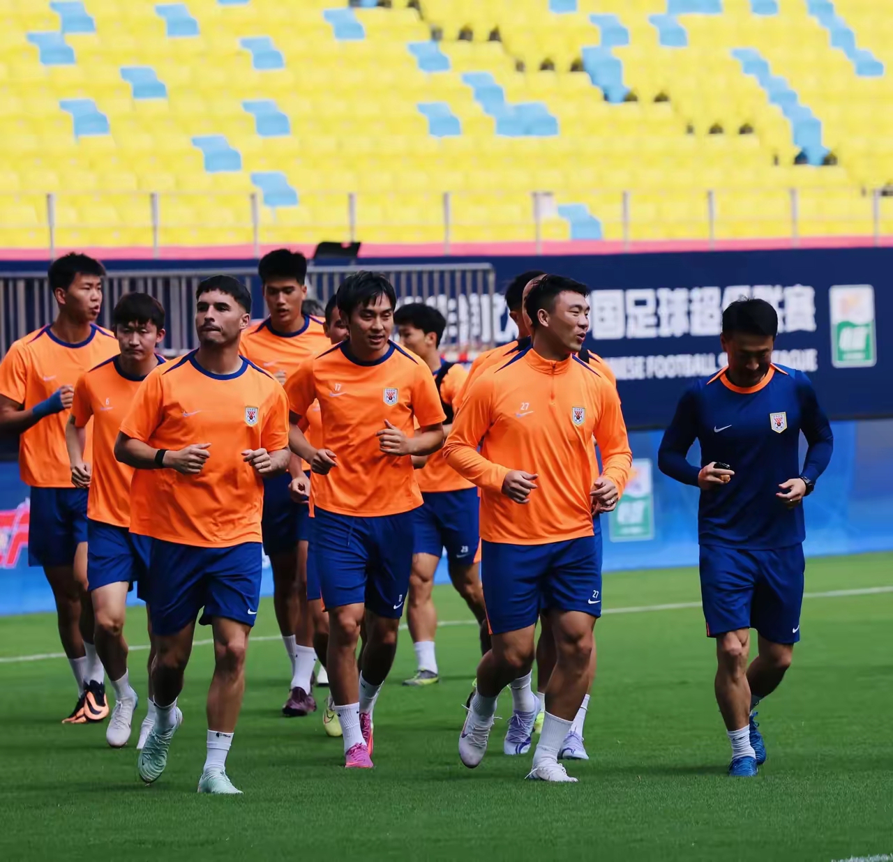 足总杯赛程吃紧，皇家社会今晨队长鼓劲，话题不断，训练强度明显提升的简单介绍