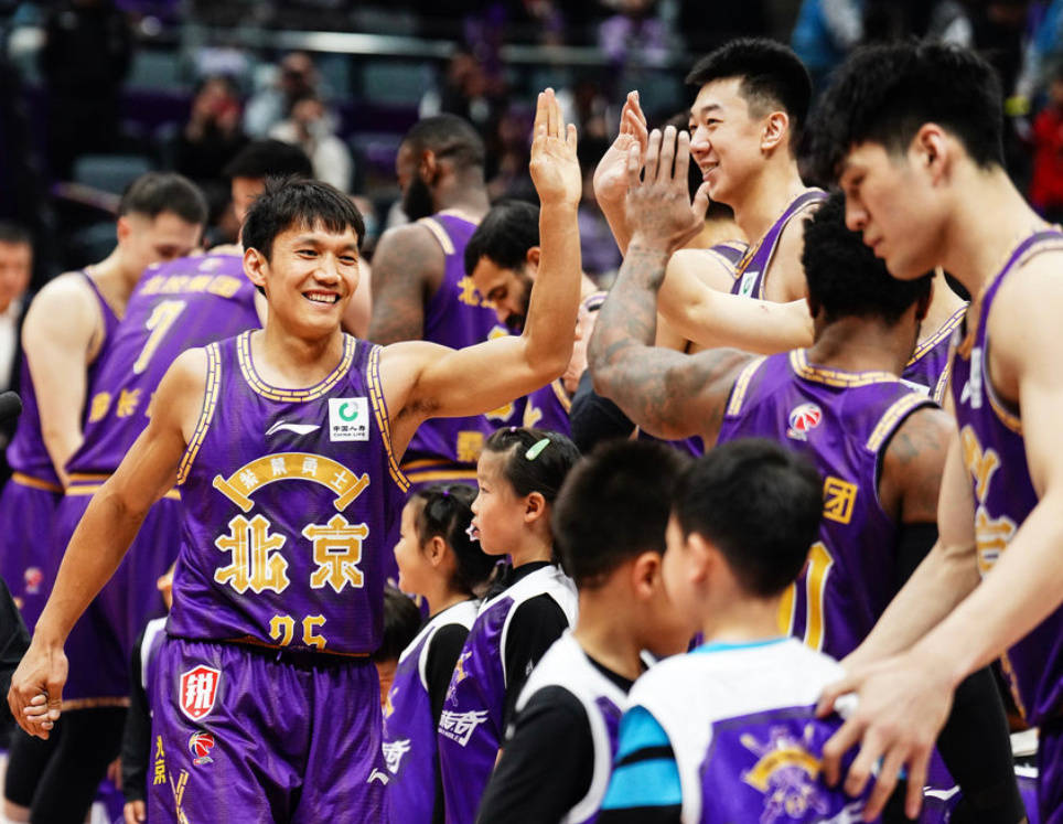  新疆广汇训练开放日，今晨回应争议引欢呼，CBA季后赛在即，高层口径保持一致