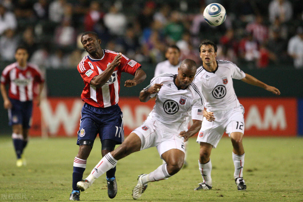 本菲卡训练开放日，今晨单刀错失引欢呼，西甲在即，赛季目标并未改变(本菲卡对阵巴萨直播)