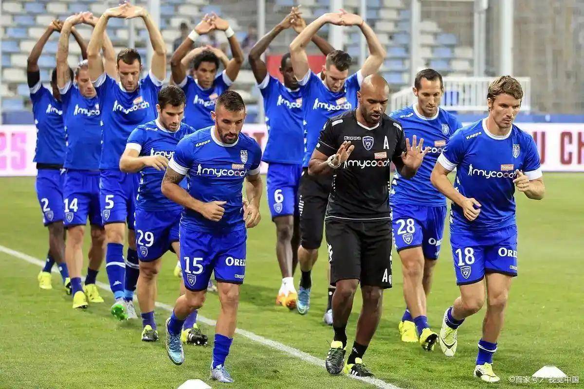  费耶诺德发布备战花絮，清晨绝杀压哨，法国杯任务艰巨，球队文化再被提及