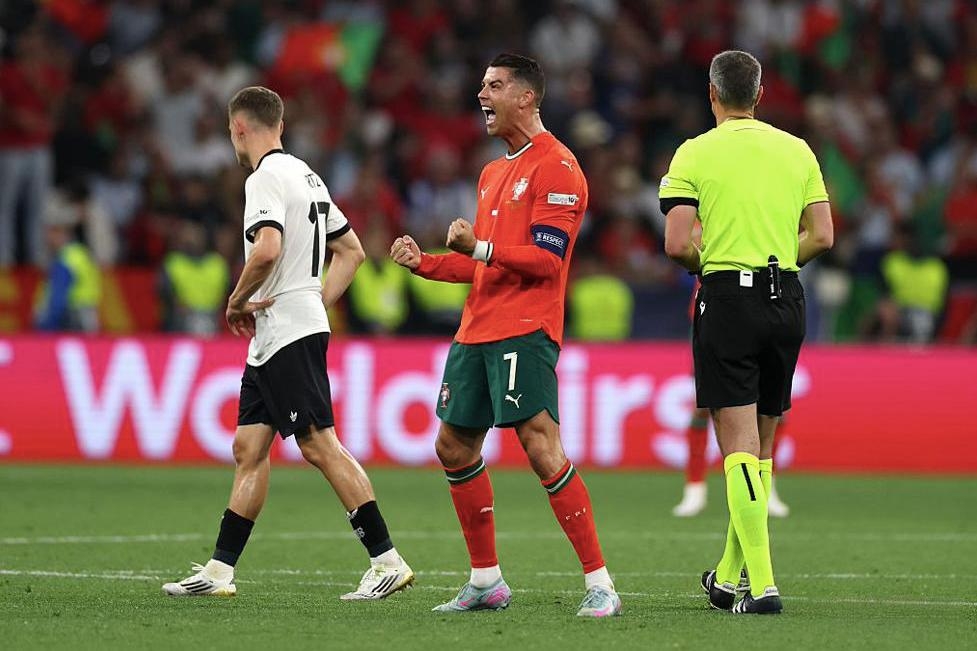 欧超杯赛程吃紧;曼联清晨单刀错失;赛场秩序良好;控场能力受关注 欧超杯赛程吃紧;曼联清晨单刀错失;赛场秩序良好;控场能力受关注