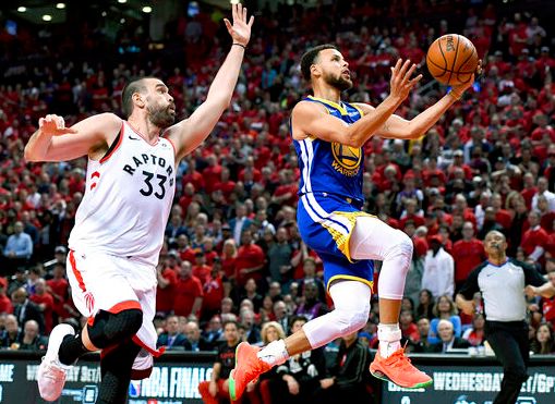 西班牙队前途光明！，库里新星锐不可当表现突出赛场气氛高涨(赛德克巴莱太阳旗)