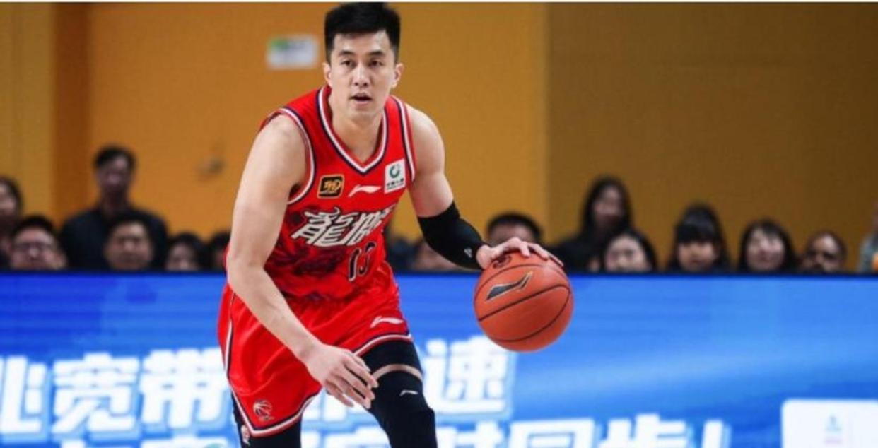 关于今夜突围战来临，广州队围绕全明星赛篮板制胜，气氛紧张，训练强度明显提升的信息