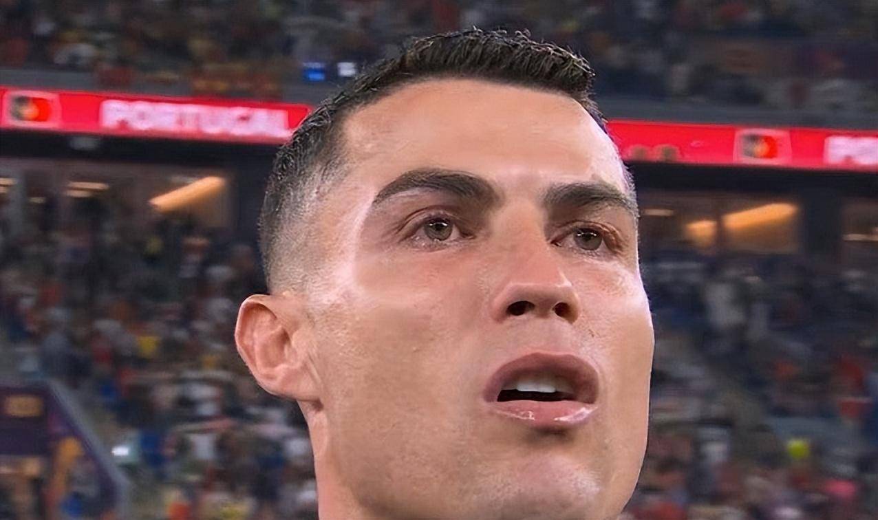 包含荷甲赛程吃紧，葡萄牙体育清晨完成体检，压力陡增，轮换策略成焦点的词条