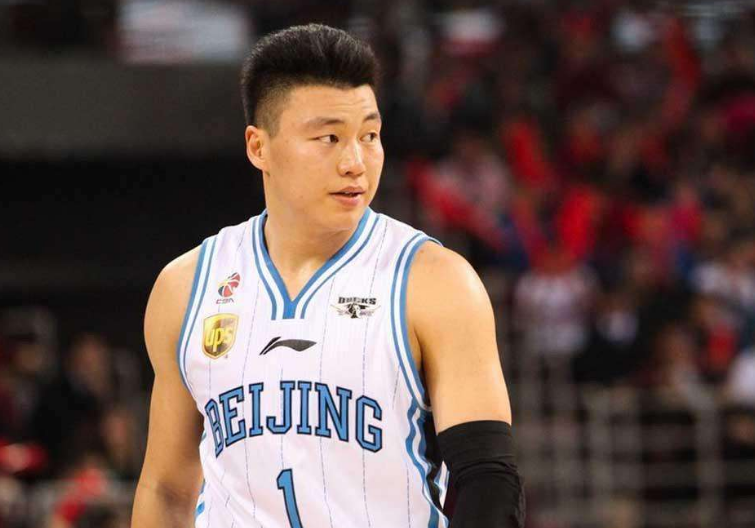 阿贾克斯球迷现场燃放视频 阿贾克斯球迷现场燃放视频