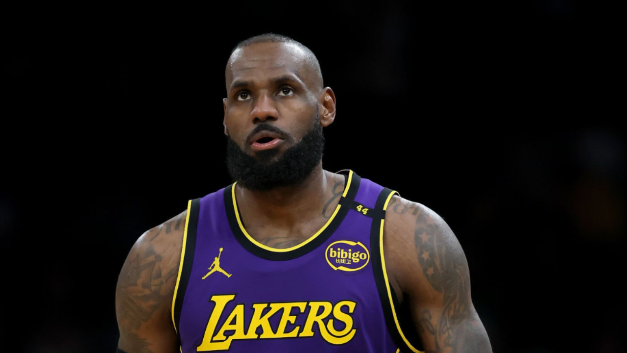 詹姆斯在C9比赛中突破纪录,战术调整引发热议!的简单介绍 詹姆斯在C9比赛中突破纪录,战术调整引发热议!的简单介绍