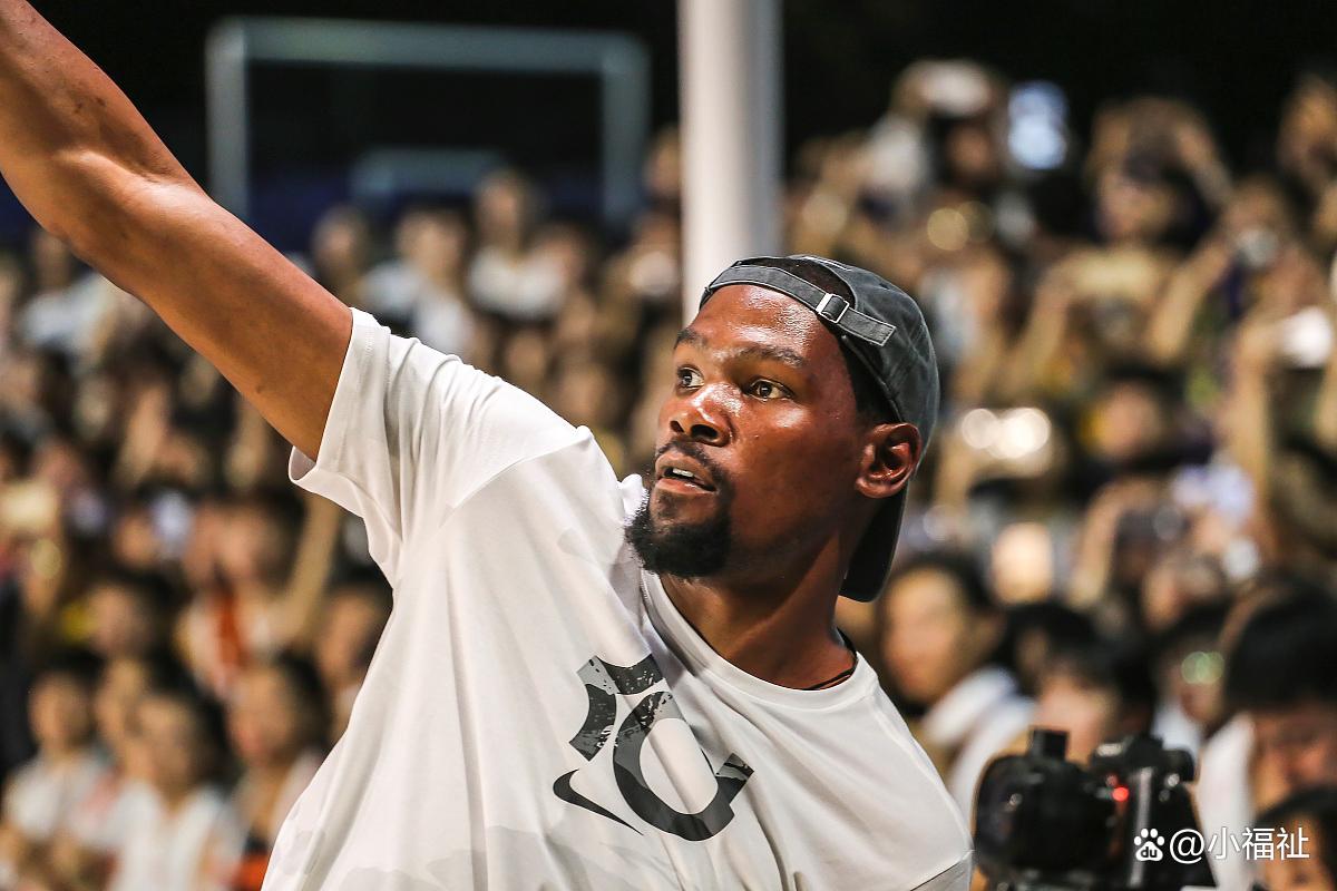  杜兰特在掘金比赛中绝杀,突破纪录引发热议的原因 